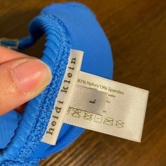 C5 Women’s Heidi Klein Blue Triangle Swim Bikini Top EUC Size Large - Picture 2 of 5